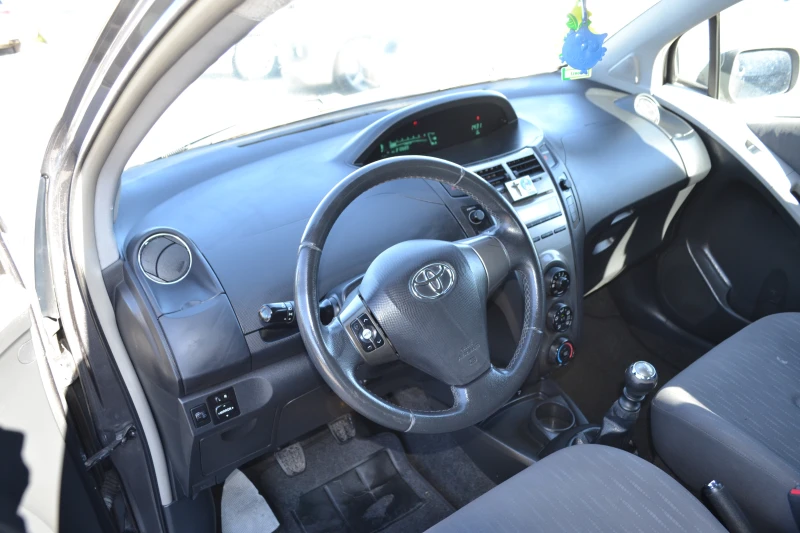 Toyota Yaris 1.4-D4D-6SKOROSTI, снимка 8 - Автомобили и джипове - 49585892