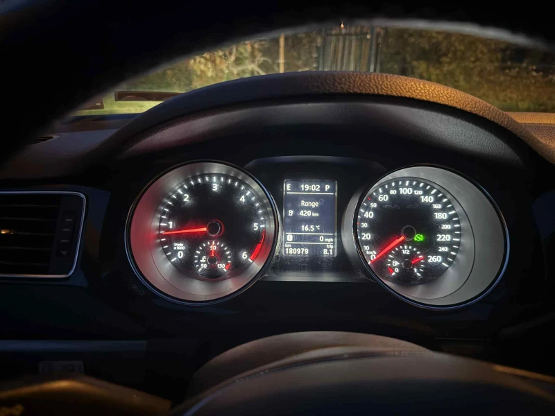 VW Jetta 2.0 TDI, снимка 2 - Автомобили и джипове - 52578123