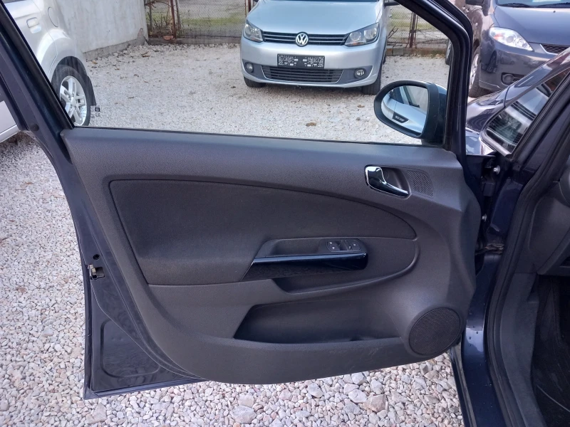 Opel Corsa 1.2i климатик, снимка 13 - Автомобили и джипове - 52540989