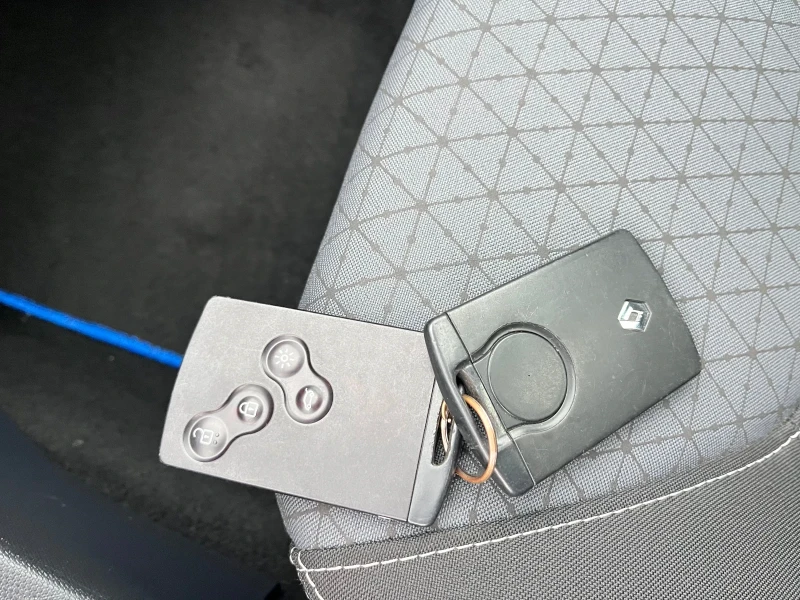 Renault Clio 1.5dci, 90k.c, 17ки, нави, пияно лак, снимка 13 - Автомобили и джипове - 52726965