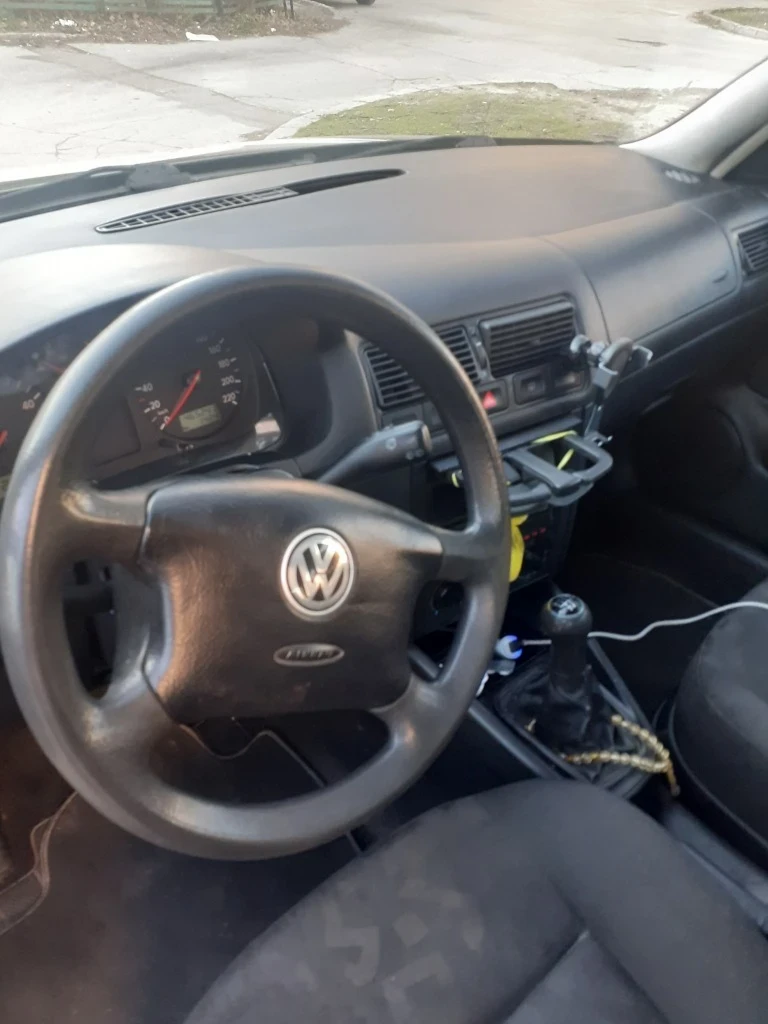 VW Golf, снимка 4 - Автомобили и джипове - 48727273