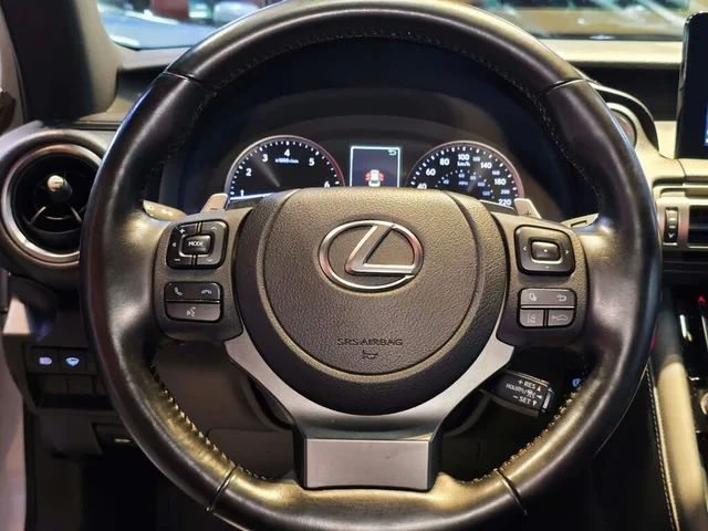 Lexus IS ПАНО* ПОДГРЕВ* ОБДУХВАНЕ* KEYLESS* , снимка 10 - Автомобили и джипове - 53735060