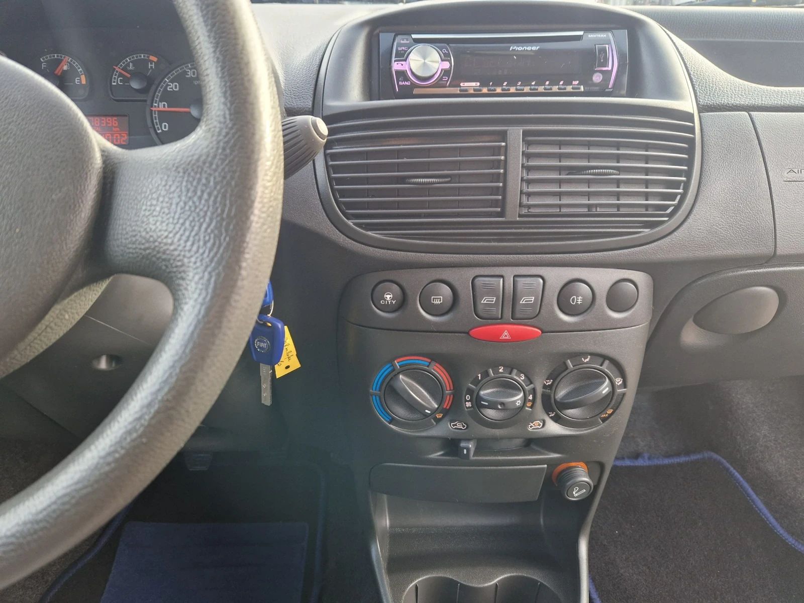 Fiat Punto 1.2i  КЛИМА  - изображение 9