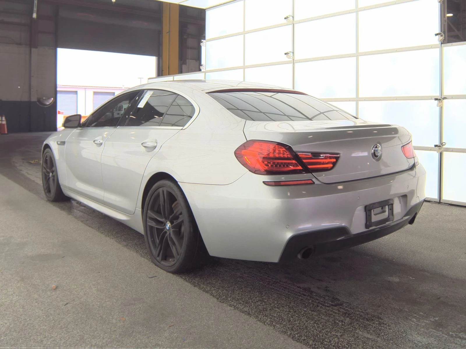 BMW 640 M* SPORT* ПОДГРЕВ* ОБДУХВАНЕ* ХЕДЪП* МЪРТВ* ТОЧКА* - изображение 4