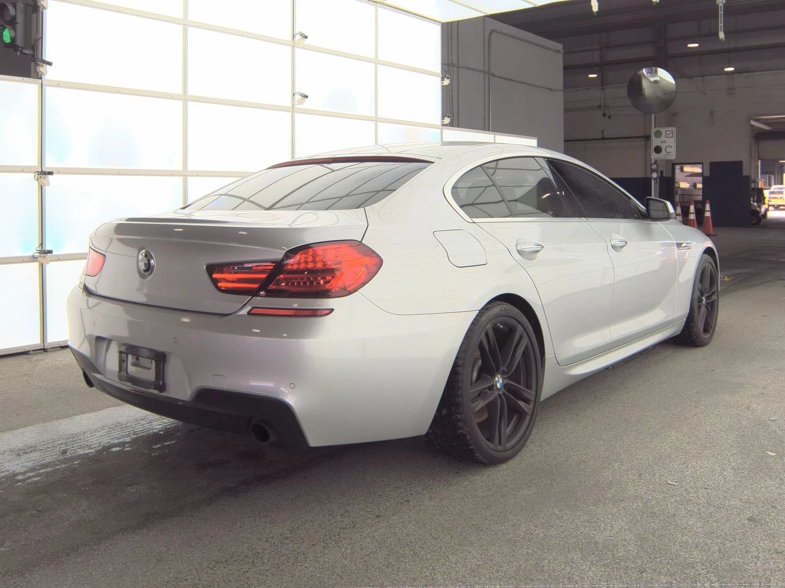 BMW 640 M* SPORT* ПОДГРЕВ* ОБДУХВАНЕ* ХЕДЪП* МЪРТВ* ТОЧКА* - изображение 2