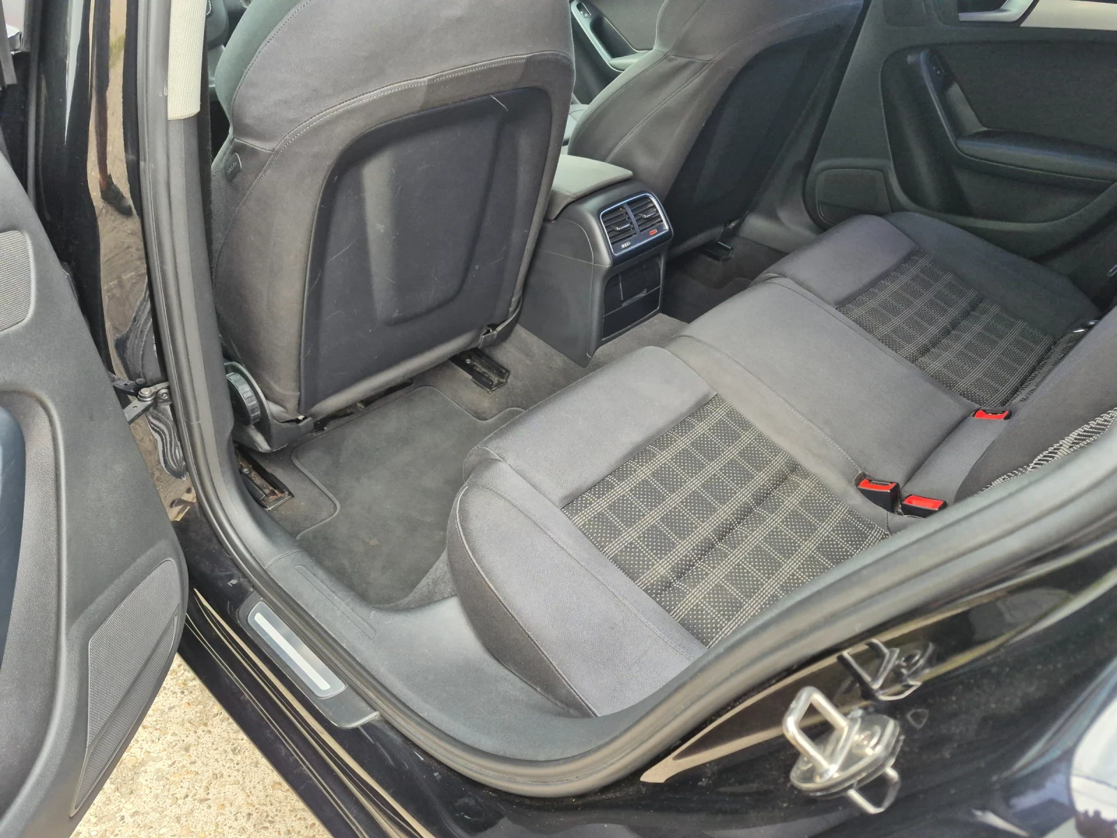Audi A4 2.0 TDI / 143 КС - изображение 10