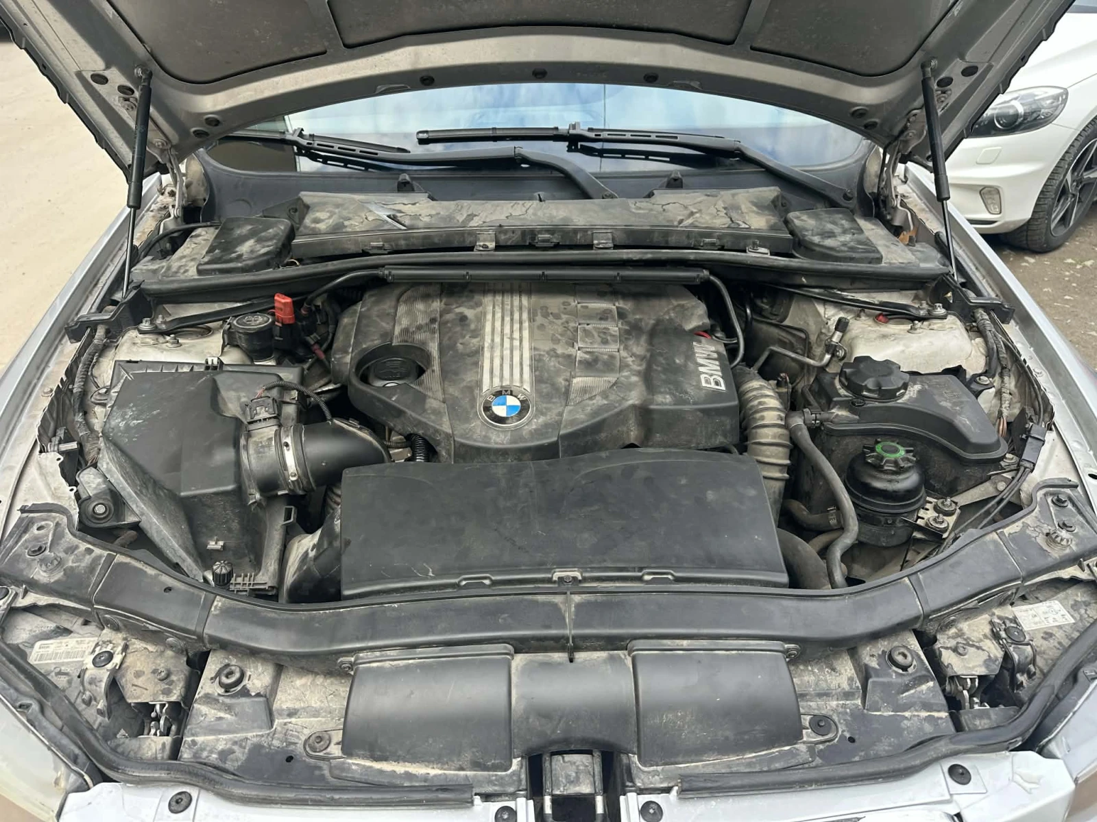 BMW 320 СМЕНЕНА ВЕРИГА X-Drive, снимка 9 - Автомобили и джипове - 54014199