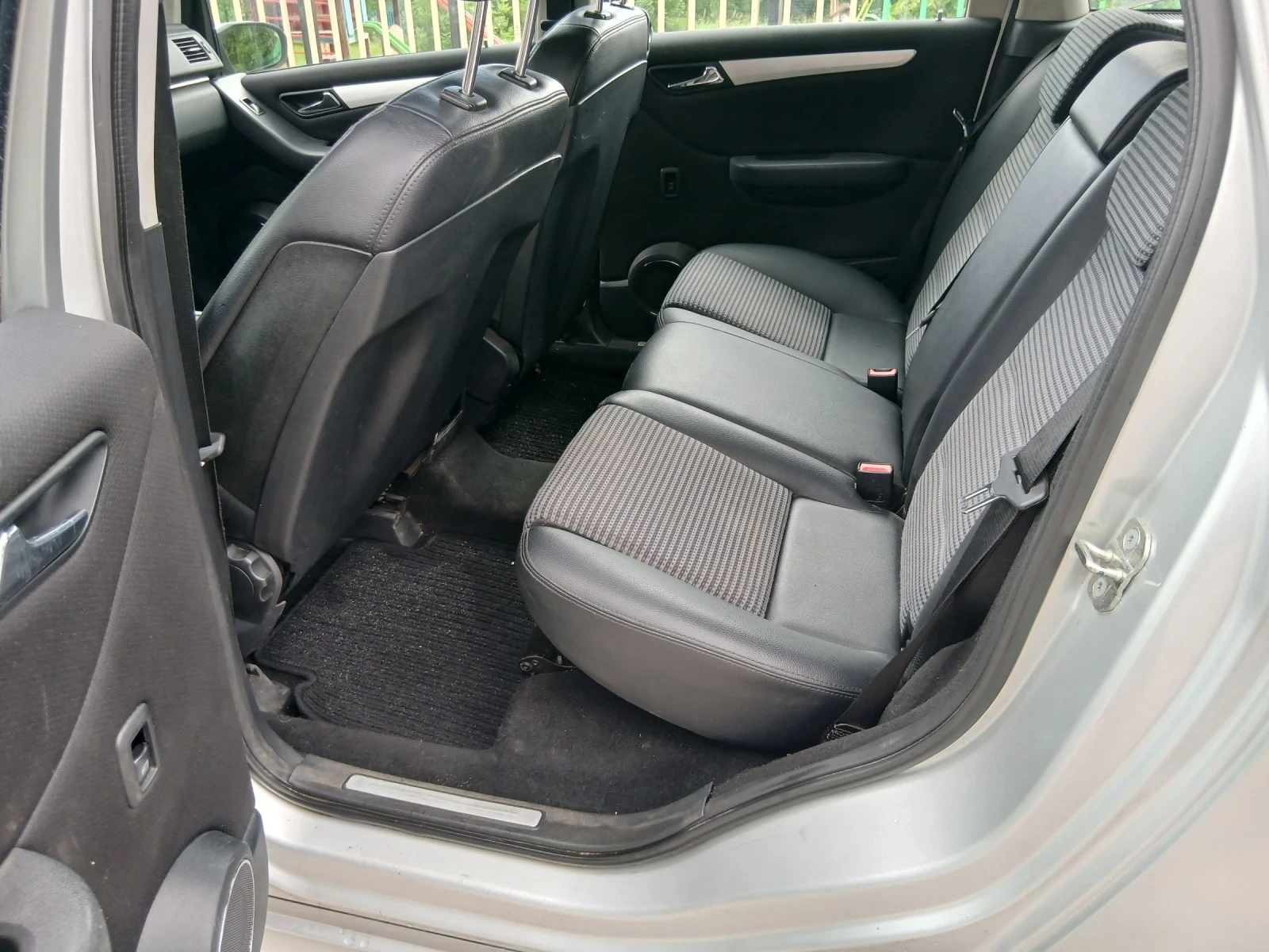 Mercedes-Benz B 200 TURBO, снимка 10 - Автомобили и джипове - 54857414