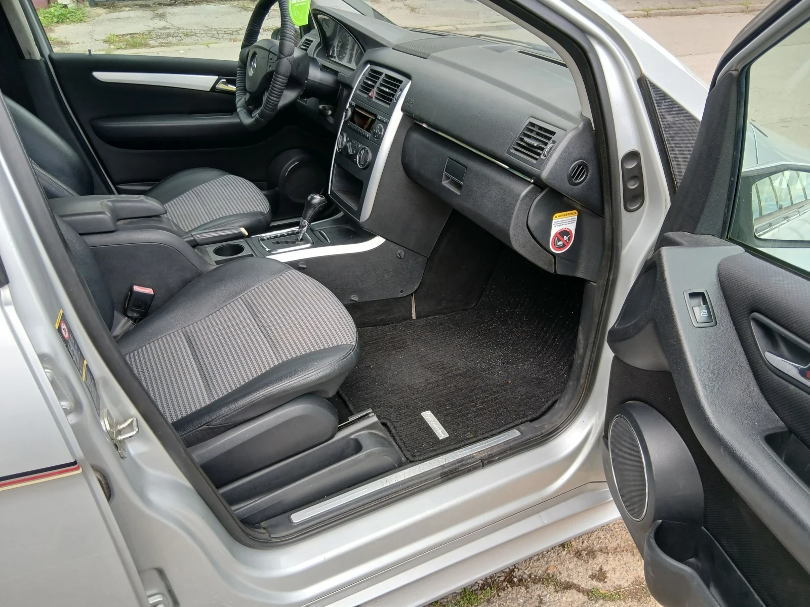 Mercedes-Benz B 200 TURBO, снимка 11 - Автомобили и джипове - 54857414