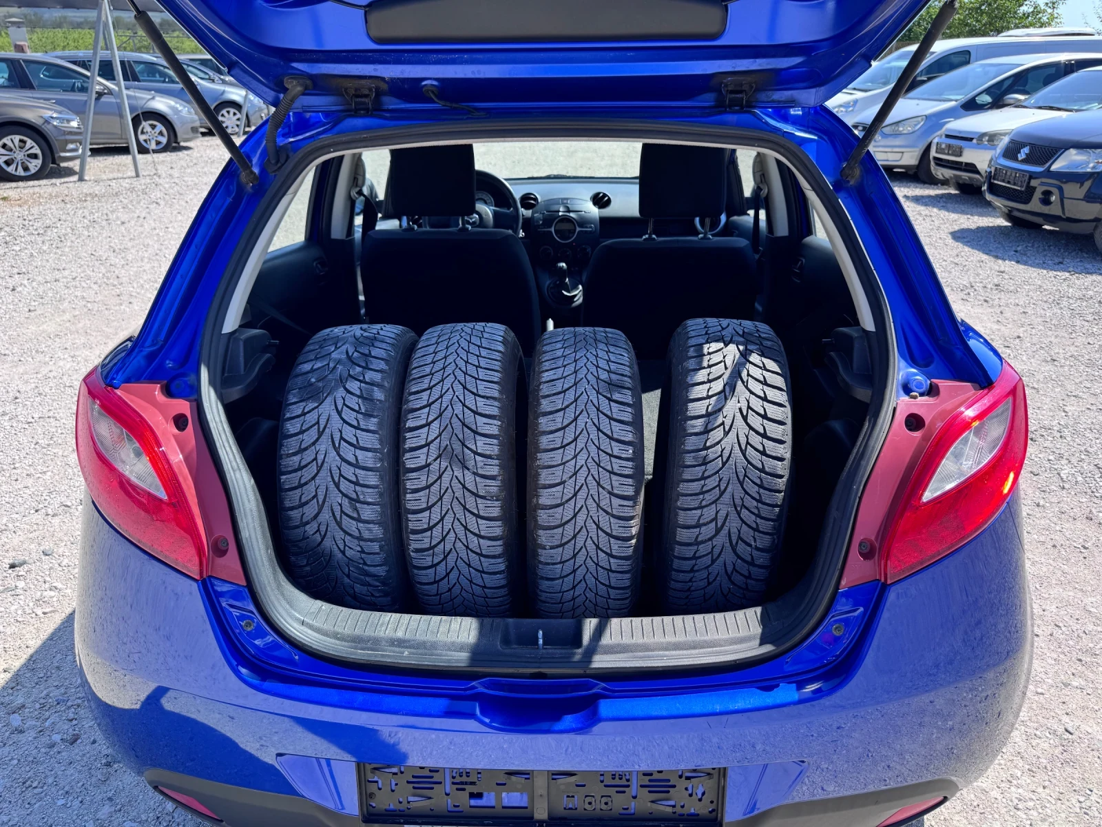 Mazda 2 1, 4 I 75 PS, снимка 13 - Автомобили и джипове - 55085435