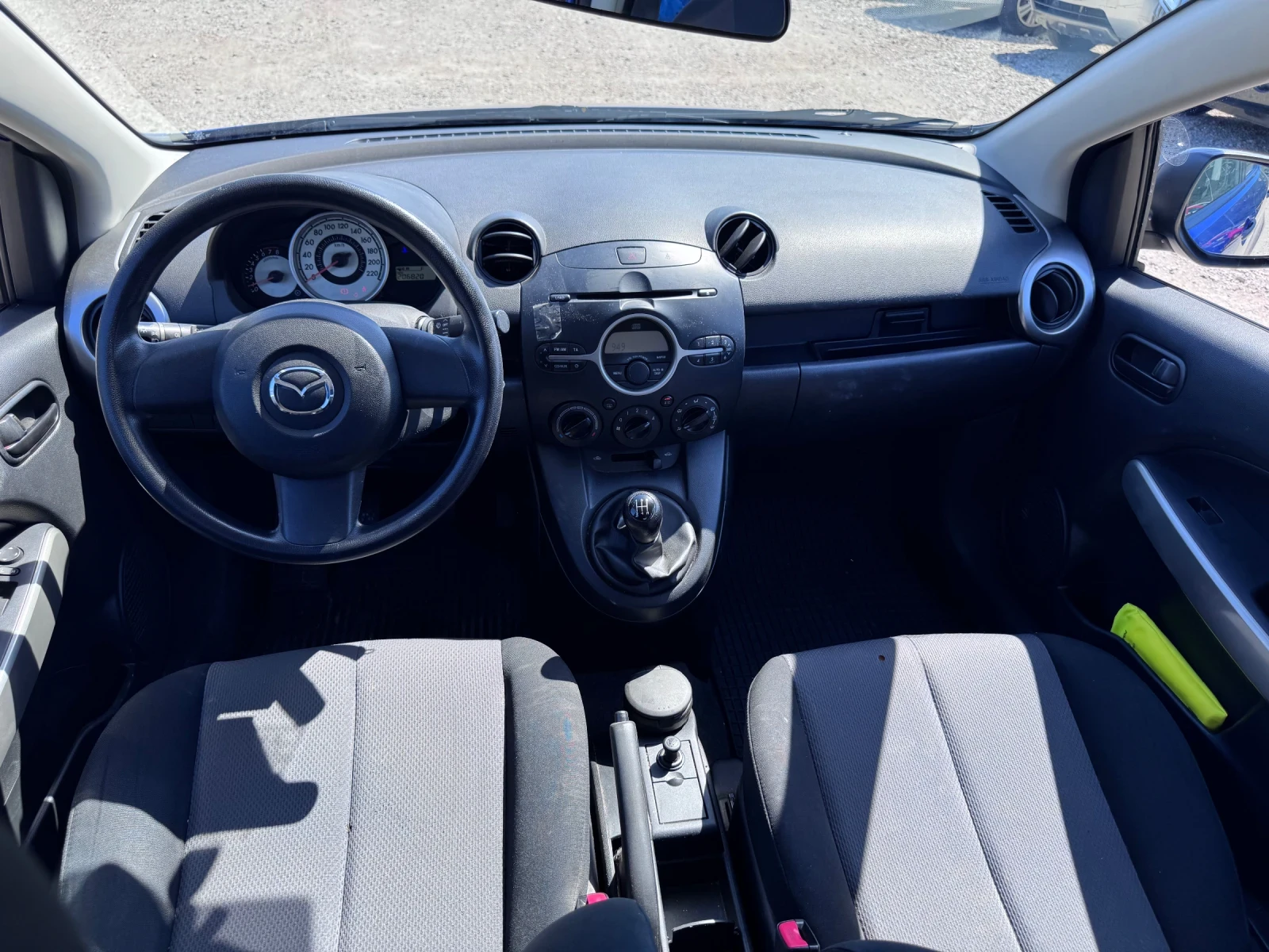 Mazda 2 1, 4 I 75 PS, снимка 9 - Автомобили и джипове - 55085435
