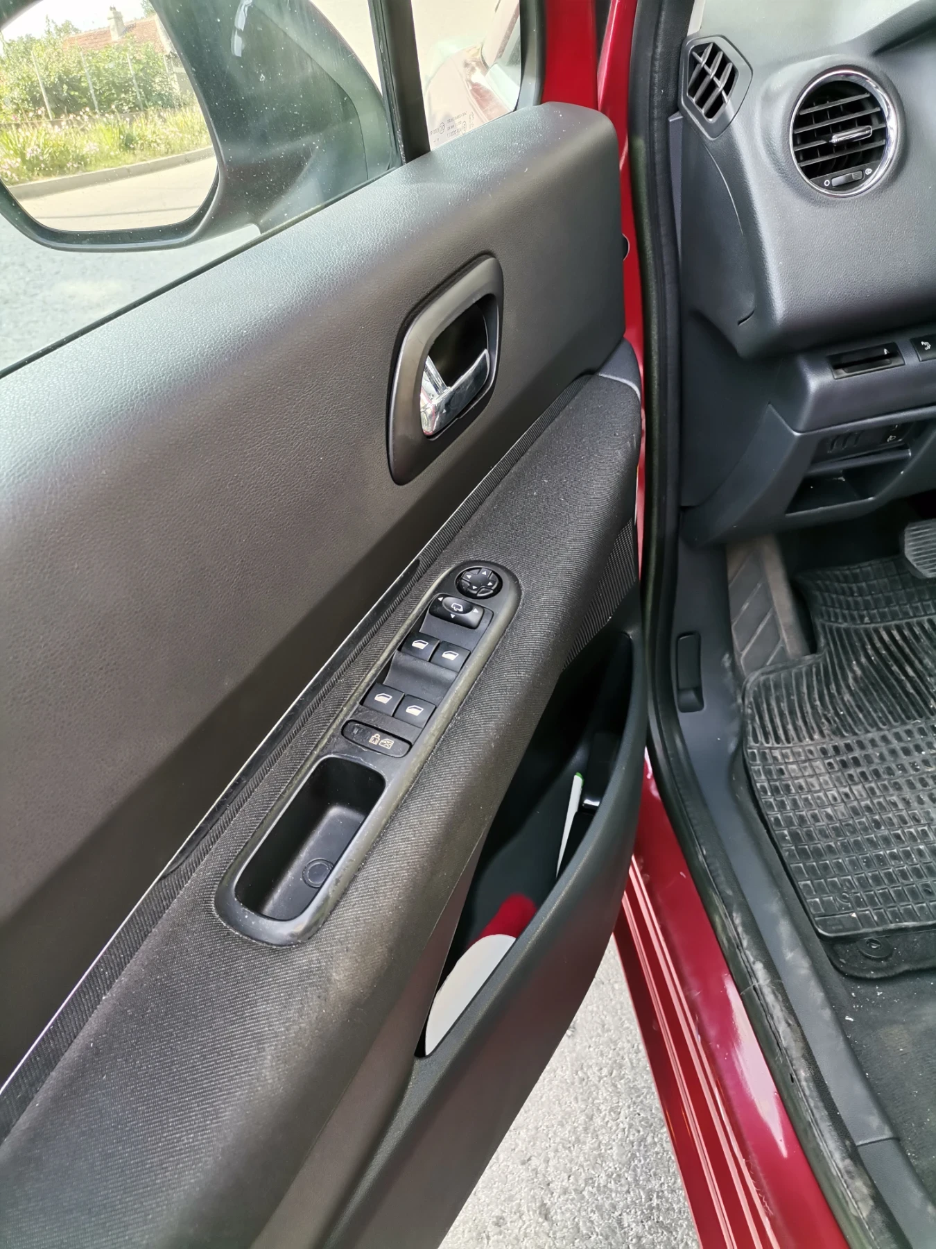 Peugeot 5008, снимка 9 - Автомобили и джипове - 55386090