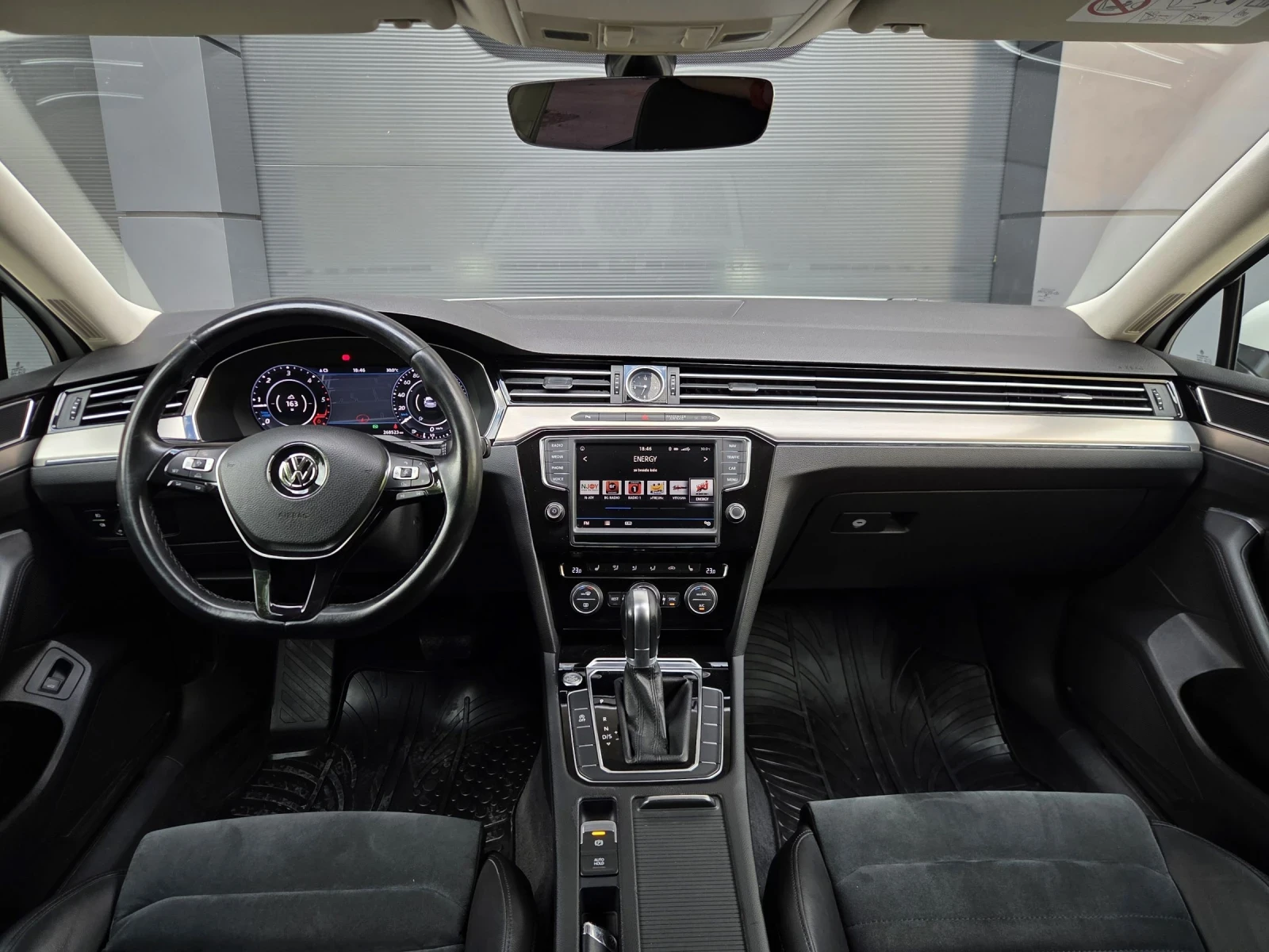 VW Passat 2.0TDI DSG Highline * Digital * Full LED* Distroni, снимка 8 - Автомобили и джипове - 55397573
