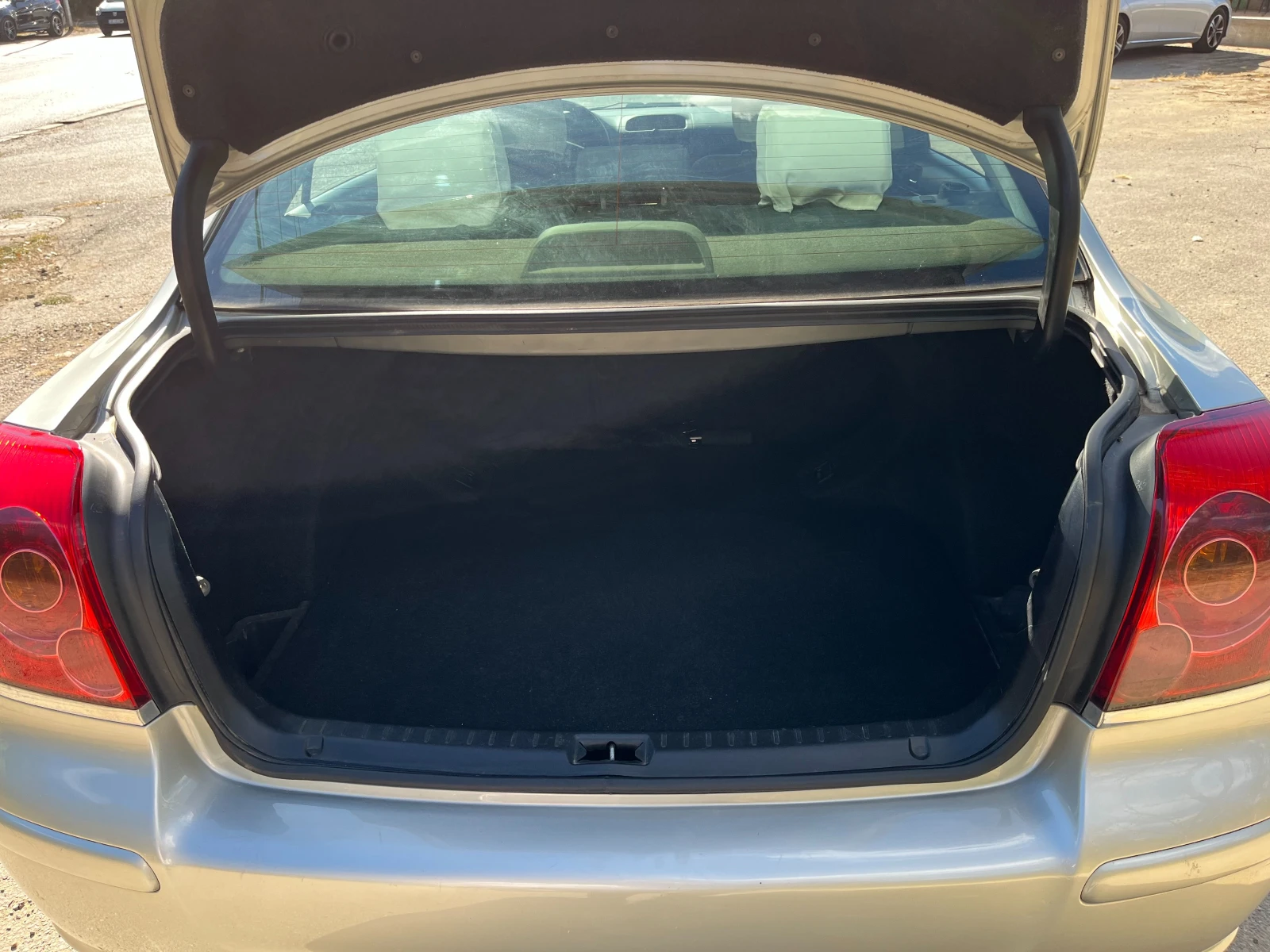 Toyota Avensis, снимка 8 - Автомобили и джипове - 56175875