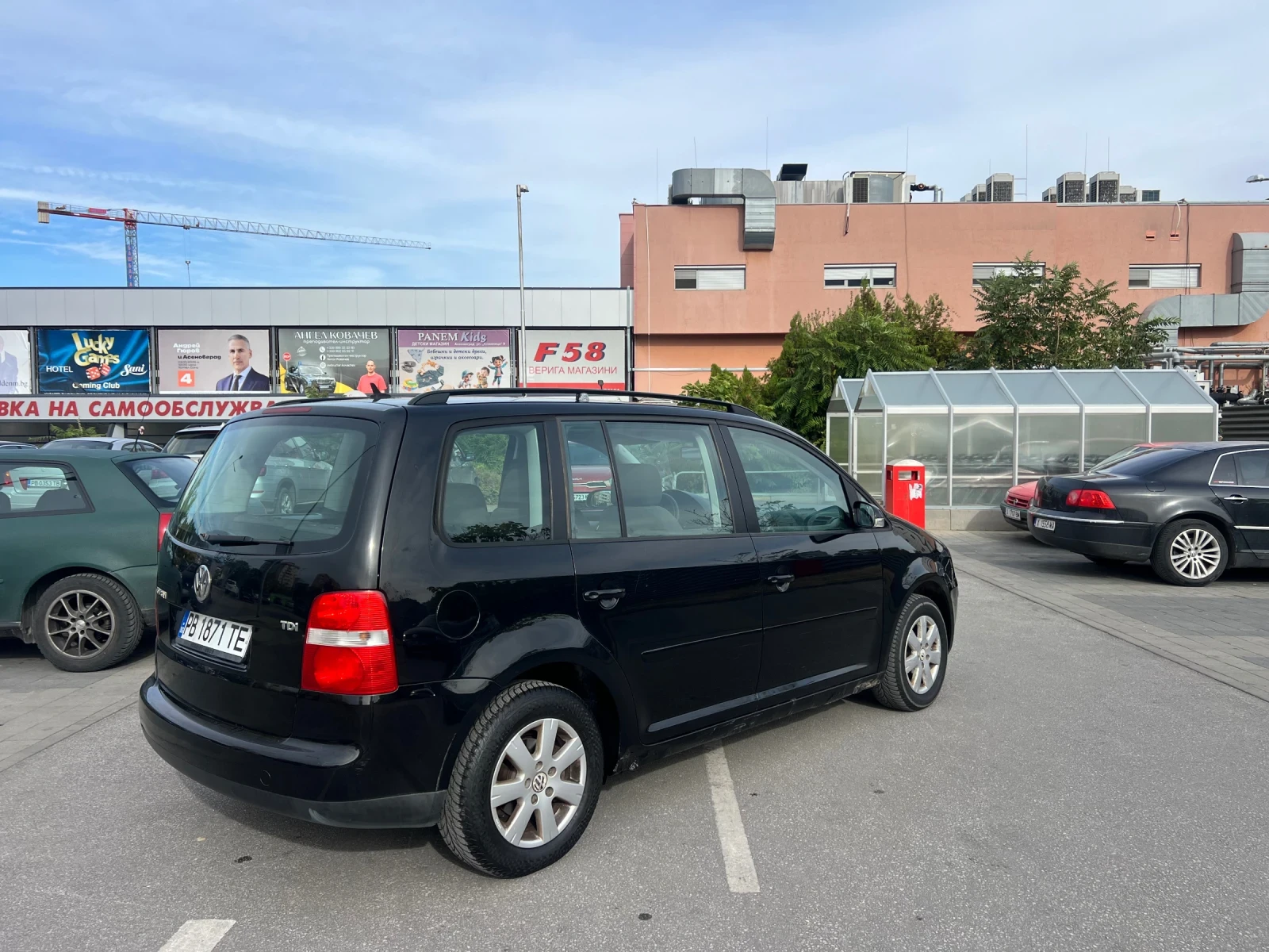 VW Touran 1.9 , снимка 7 - Автомобили и джипове - 56554895