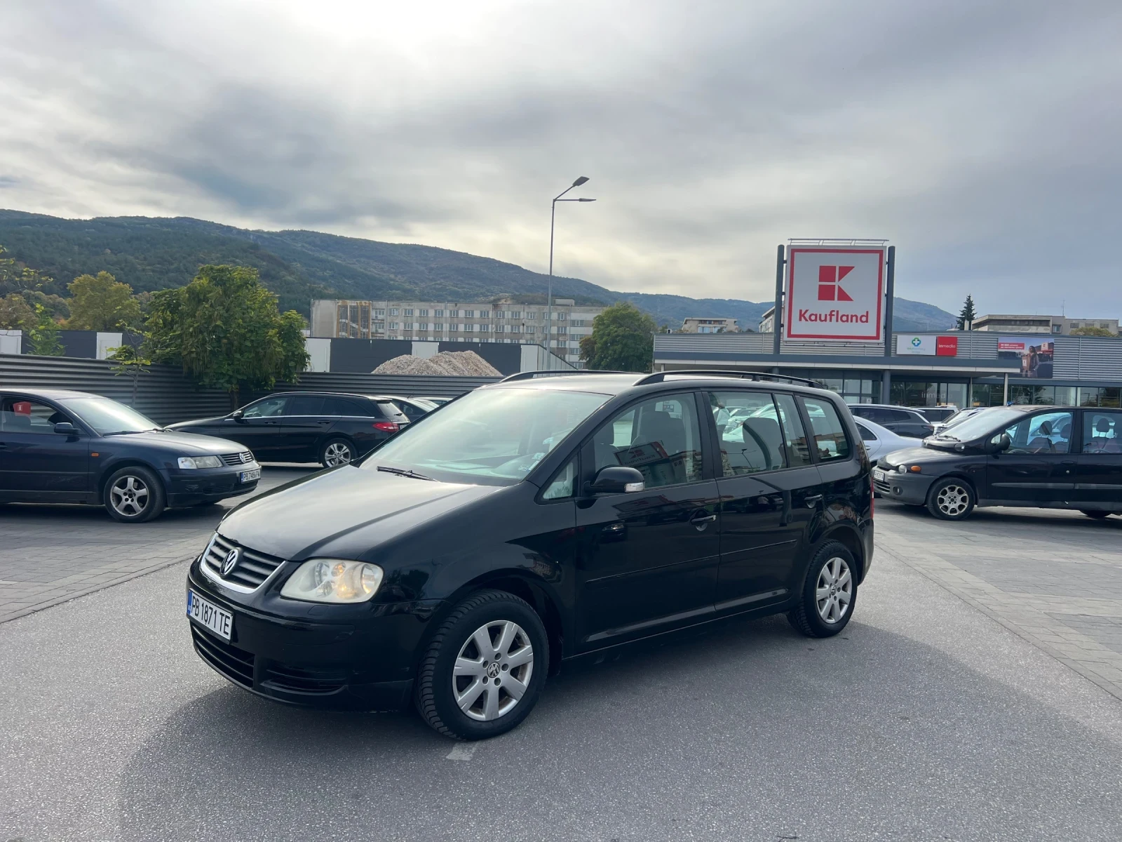 VW Touran 1.9 , снимка 2 - Автомобили и джипове - 56554895