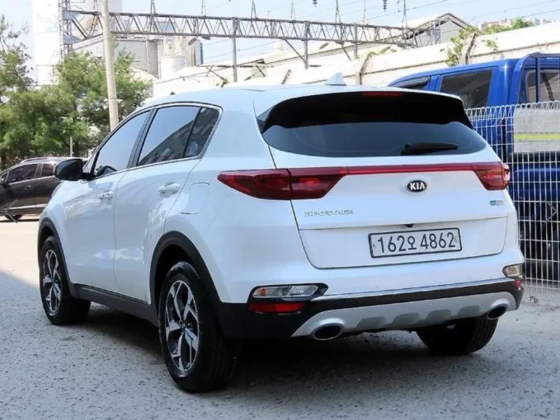 Kia Sportage The Bold Diesel 1.6 2Wd Luxury, снимка 3 - Автомобили и джипове - 55015821