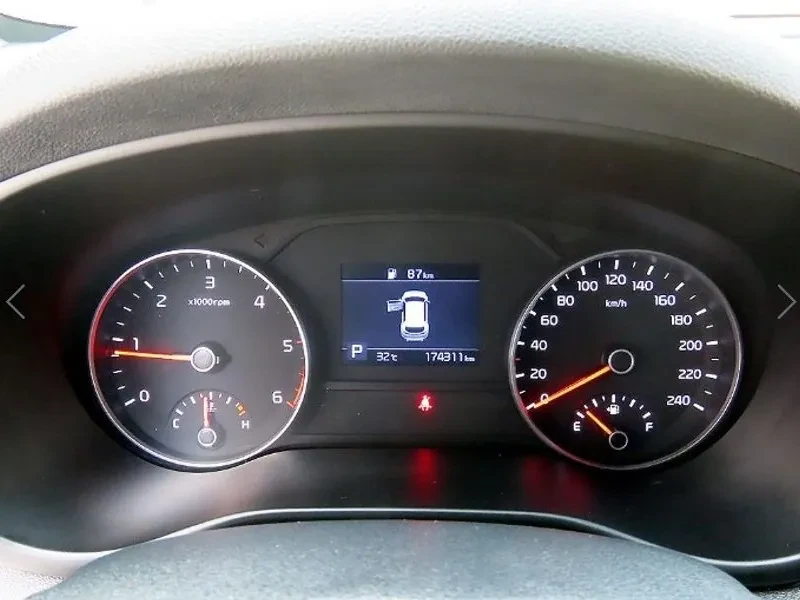 Kia Sportage The Bold Diesel 1.6 2Wd Luxury, снимка 9 - Автомобили и джипове - 55015821