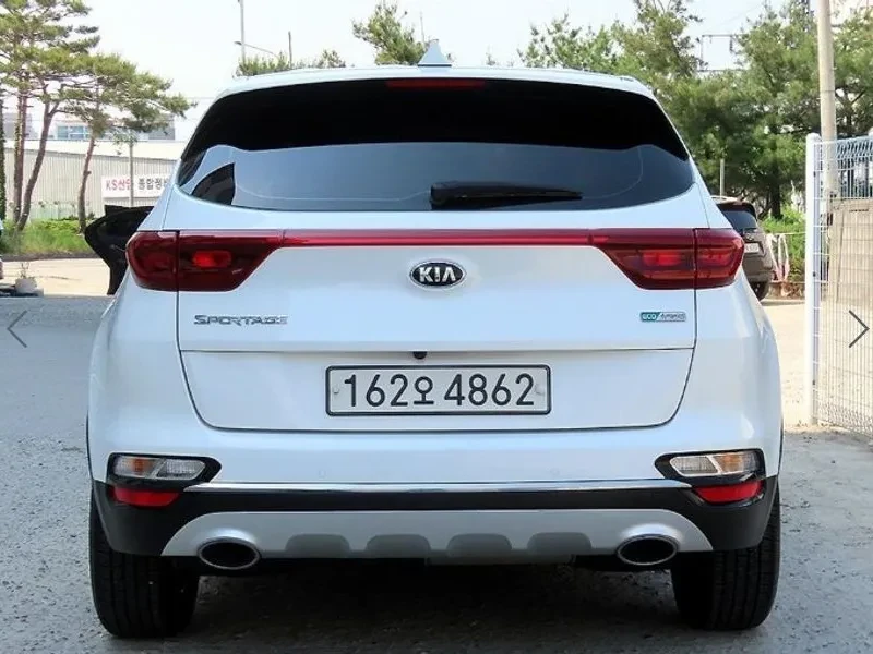 Kia Sportage The Bold Diesel 1.6 2Wd Luxury, снимка 4 - Автомобили и джипове - 55015821