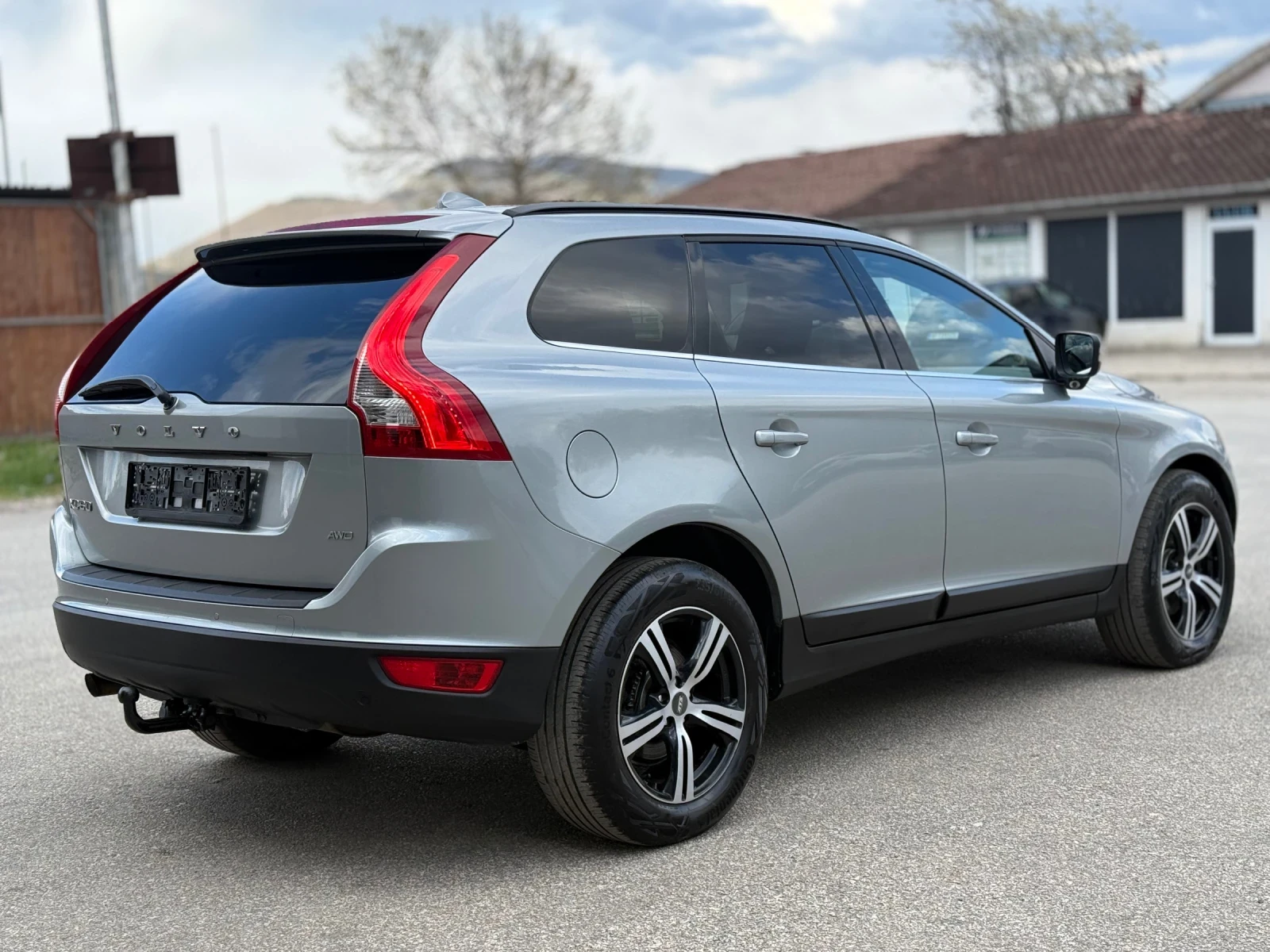 Volvo XC60 2.4 D5 185к.с 4X4 1 собственик, снимка 7 - Автомобили и джипове - 54150203