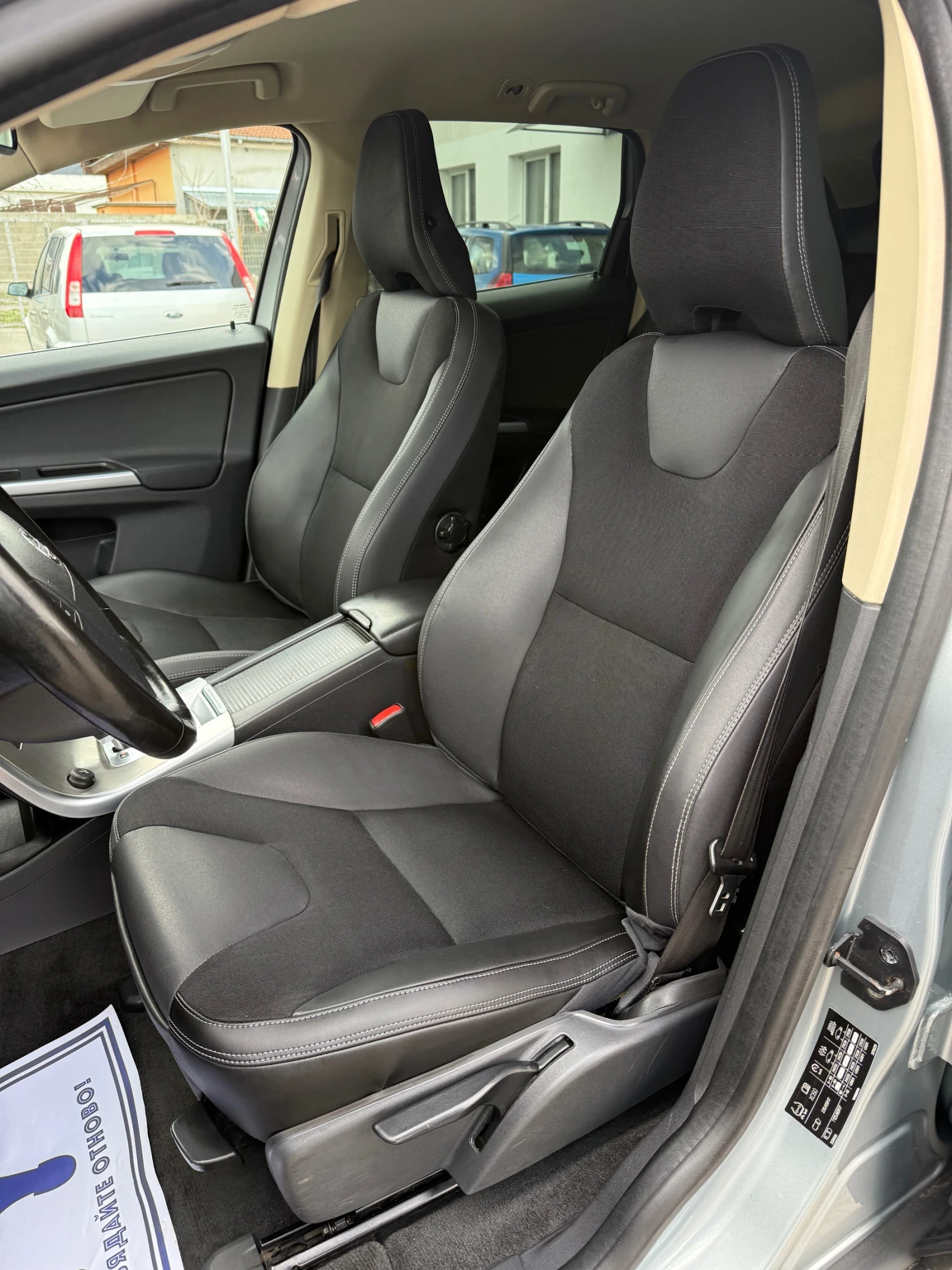 Volvo XC60 2.4 D5 185к.с 4X4 1 собственик, снимка 9 - Автомобили и джипове - 54150203