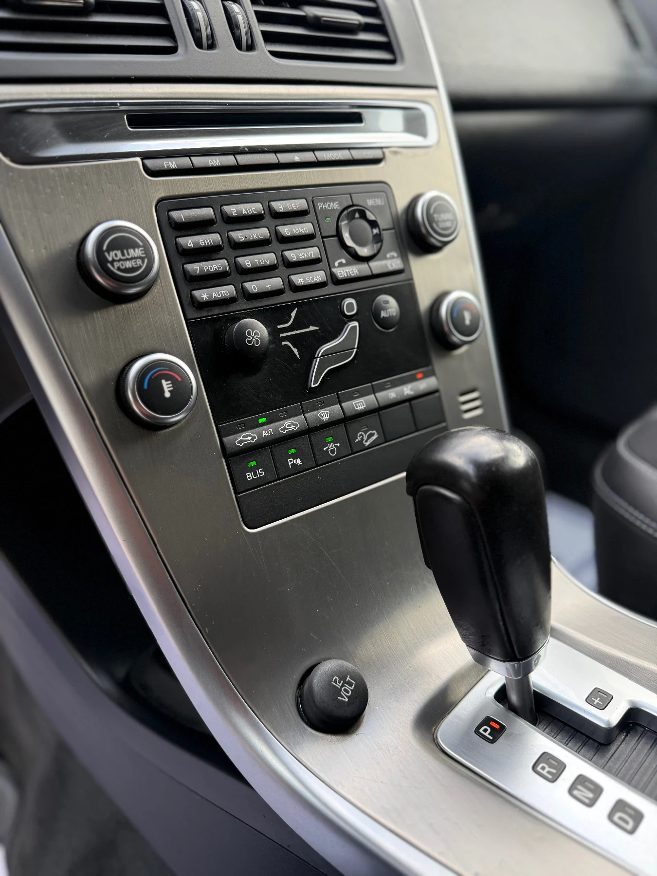 Volvo XC60 2.4 D5 185к.с 4X4 1 собственик, снимка 11 - Автомобили и джипове - 54150203