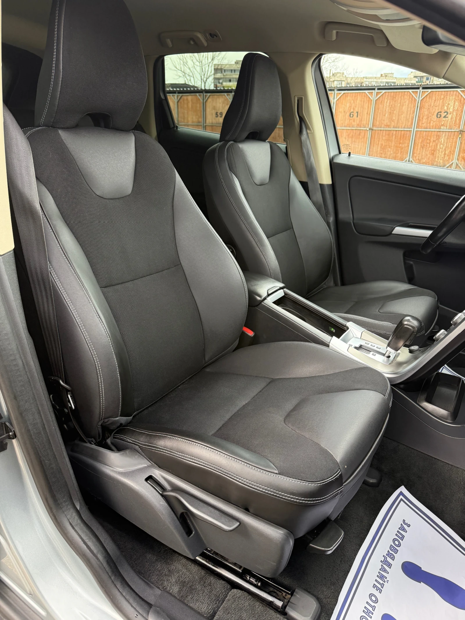 Volvo XC60 2.4 D5 185к.с 4X4 1 собственик, снимка 12 - Автомобили и джипове - 54150203