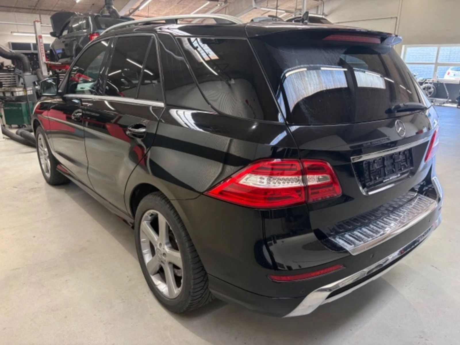 Mercedes-Benz ML 350 Edition 1 | Пълна история в Мерцедес , снимка 5 - Автомобили и джипове - 54799120
