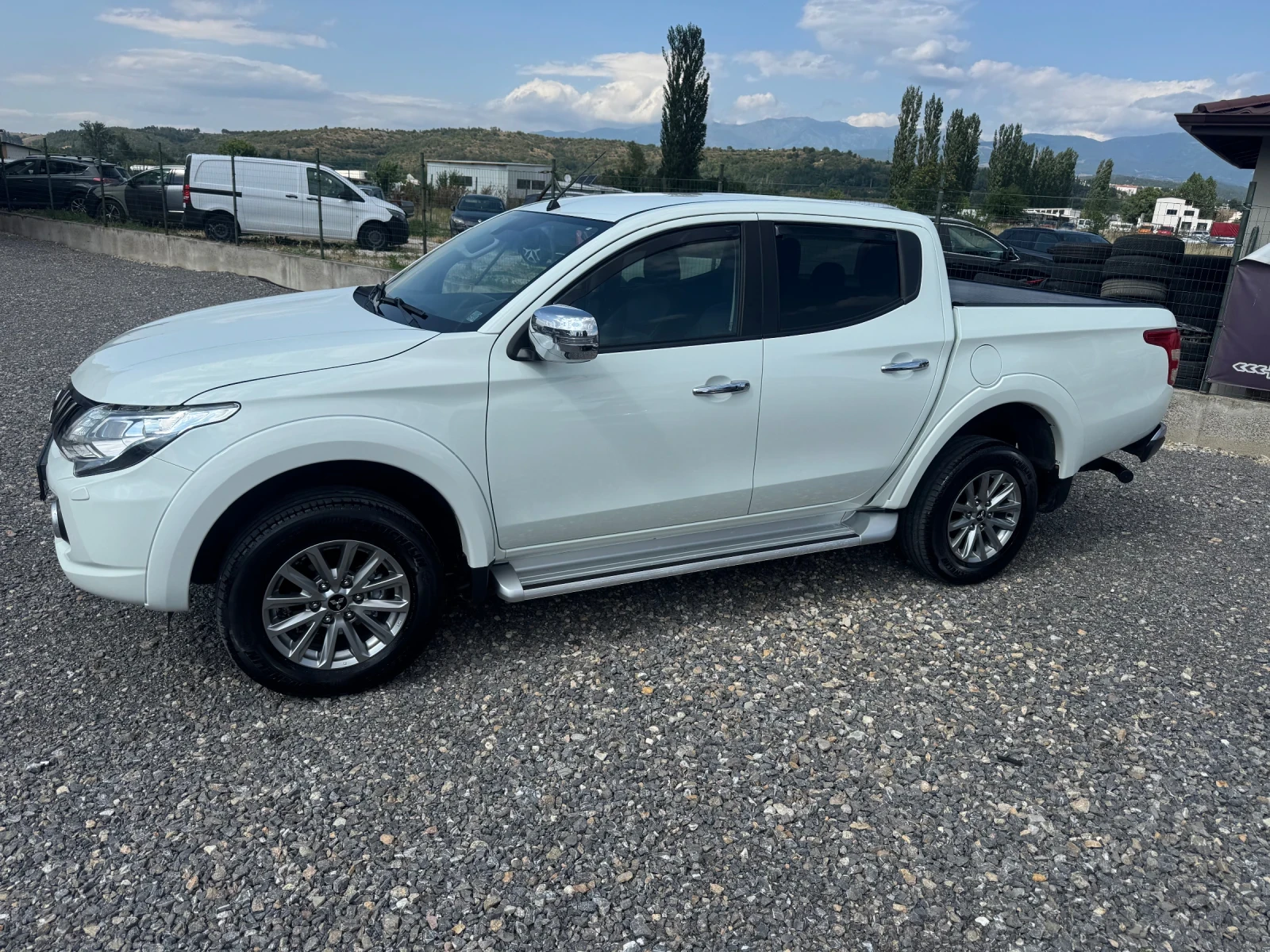 Mitsubishi L200 2.4 DI-D 181 к.с, снимка 4 - Автомобили и джипове - 55421809