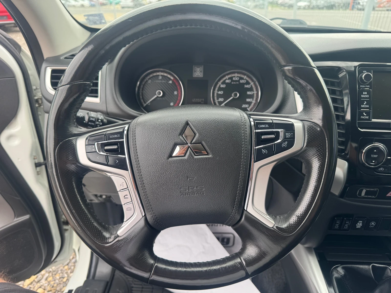 Mitsubishi L200 2.4 DI-D 181 к.с, снимка 12 - Автомобили и джипове - 55421809