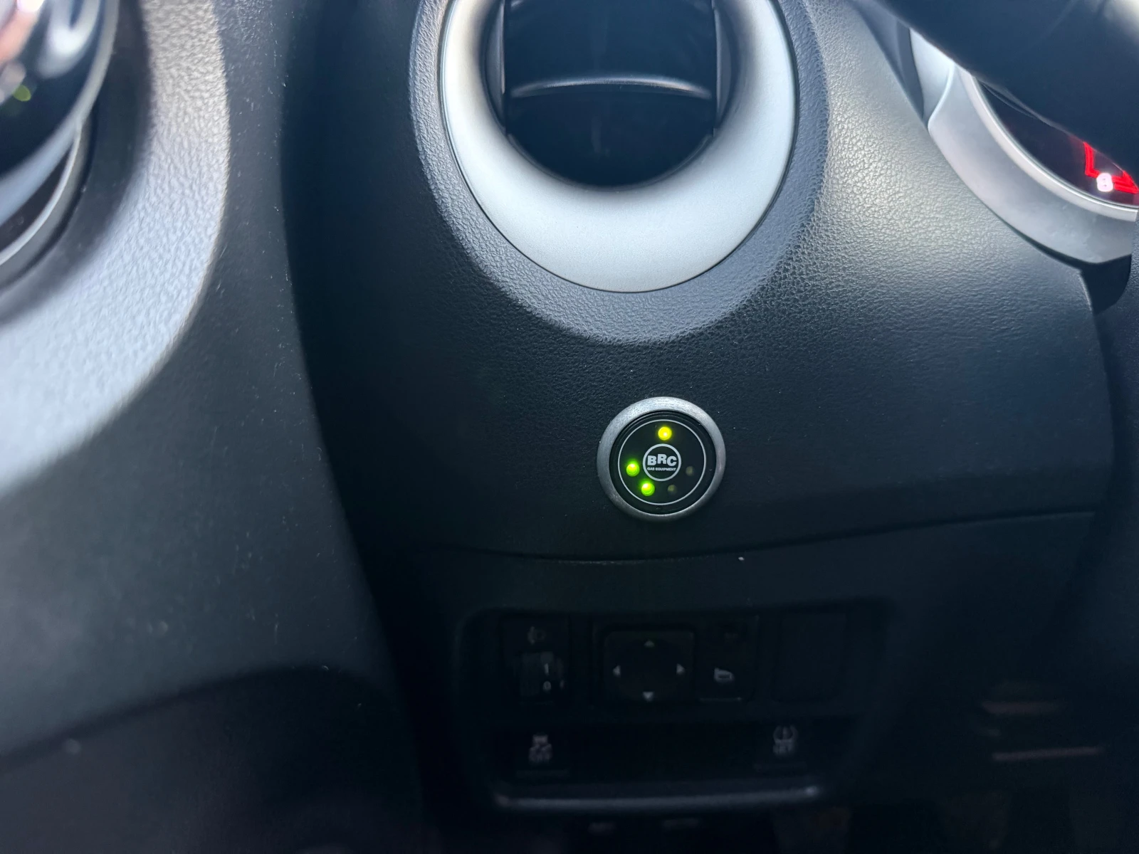 Nissan Juke 1.6BENZIN* GAZ* FACE* TOP, снимка 16 - Автомобили и джипове - 55569606