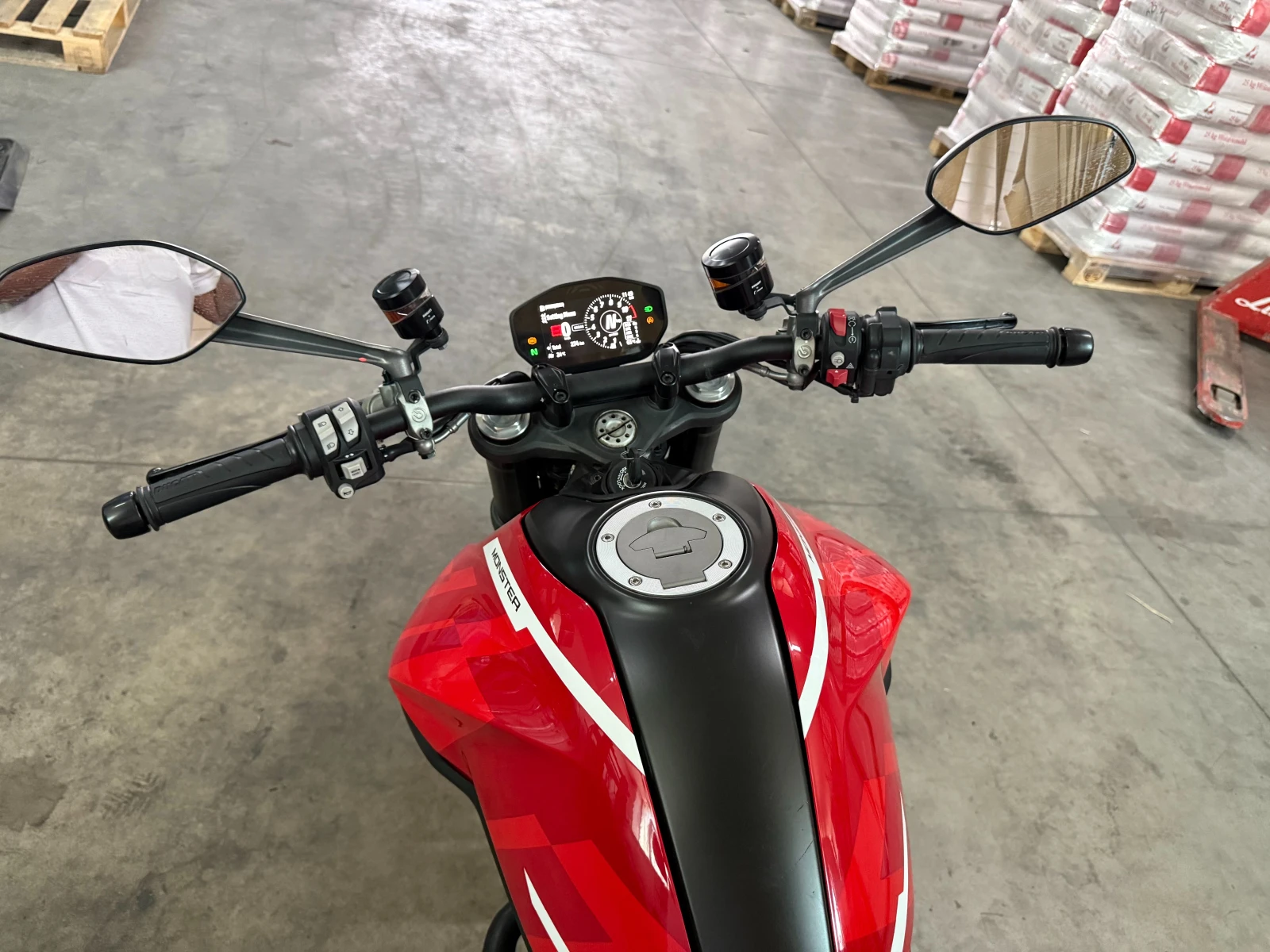 Ducati Monster 1000 НОВ НА 200 КМ - изображение 8