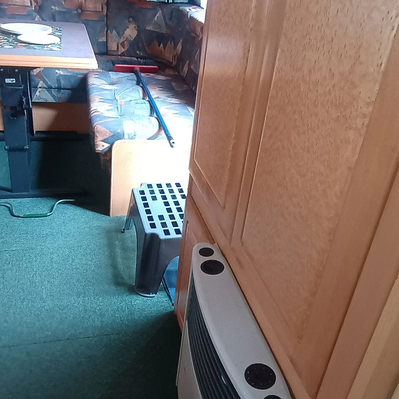 Каравана Hobby 495, снимка 9 - Каравани и кемпери - 54014974