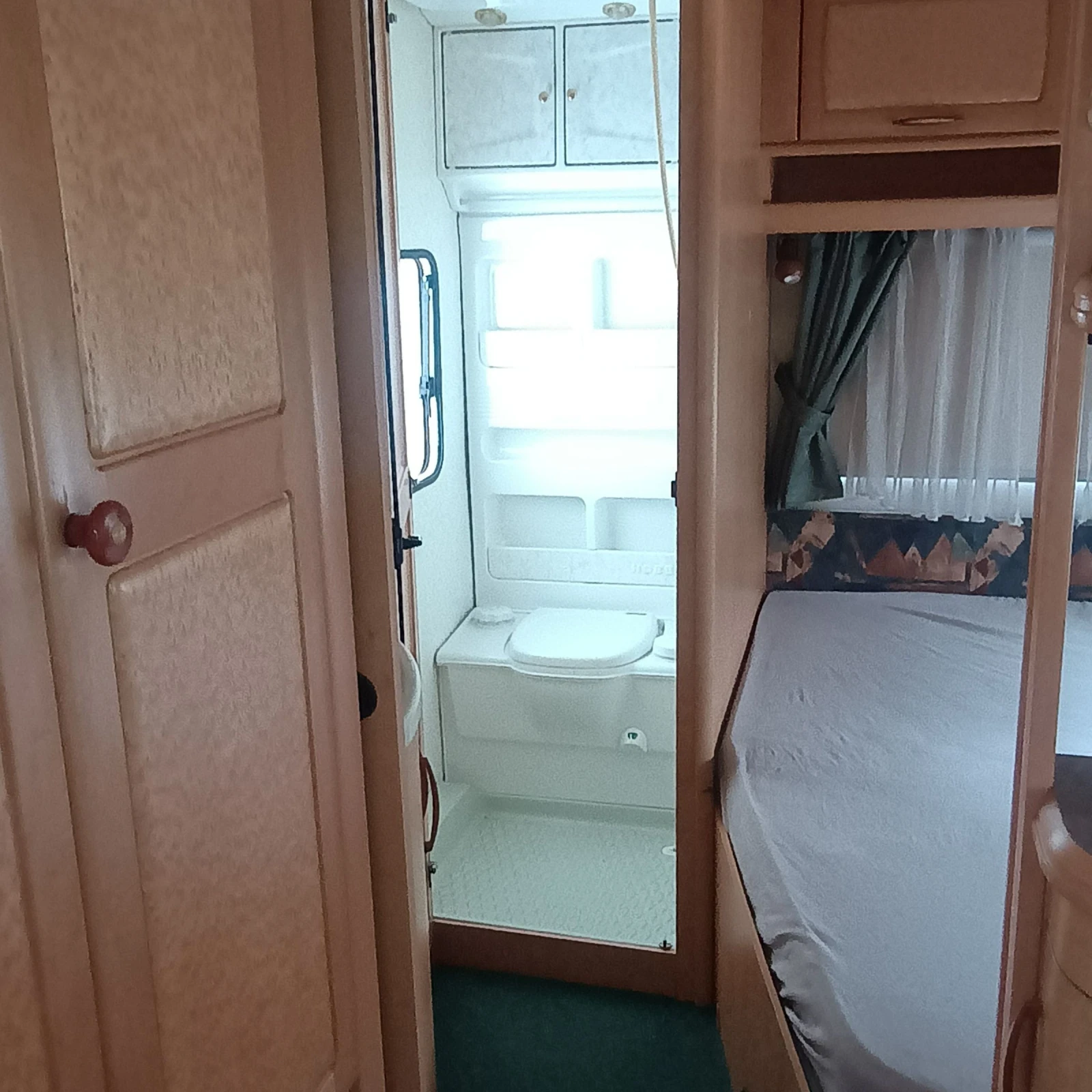 Каравана Hobby 495, снимка 12 - Каравани и кемпери - 54014974