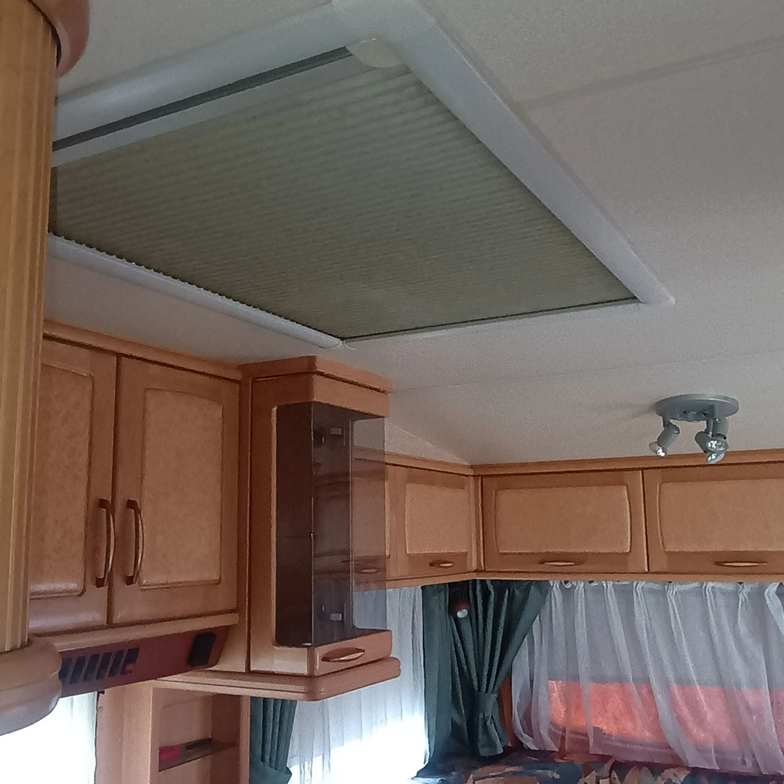 Каравана Hobby 495, снимка 13 - Каравани и кемпери - 54014974