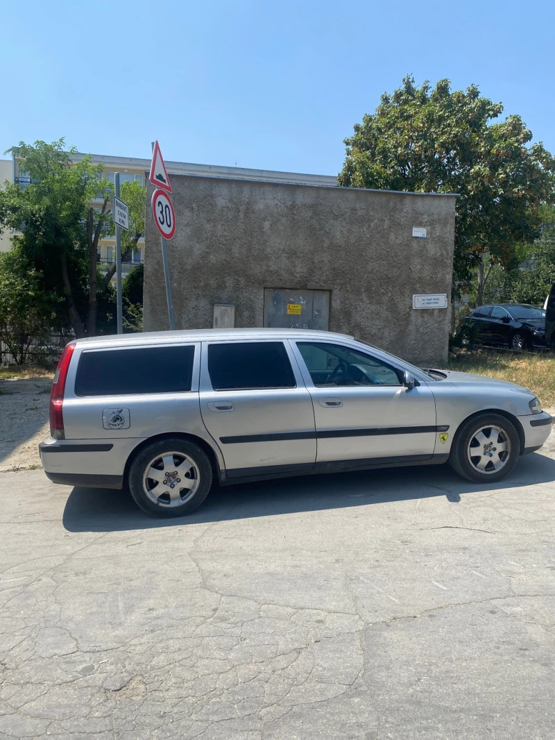 Volvo V70 2.4D, снимка 4 - Автомобили и джипове - 46632155