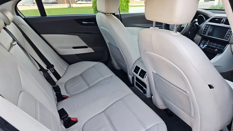 Jaguar XE 2.0d 180kc. sport 157000хил.!!! сервизна история , снимка 15 - Автомобили и джипове - 51584532