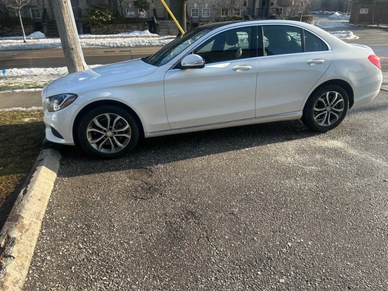 Mercedes-Benz C 300 * CARFAX * БЕЗ ПЪРВОНАЧАЛНА ВНОСКА, снимка 2 - Автомобили и джипове - 53037576