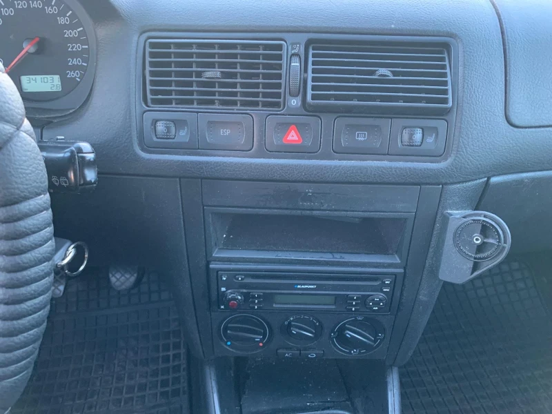 VW Golf 1.9 TDI Климатик, снимка 13 - Автомобили и джипове - 53169059