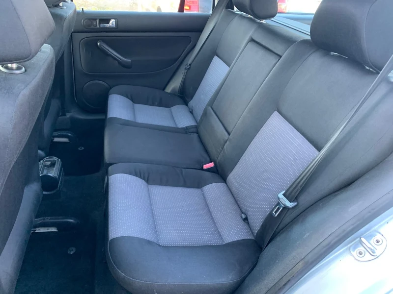 VW Golf 1.9 TDI Климатик, снимка 16 - Автомобили и джипове - 53169059