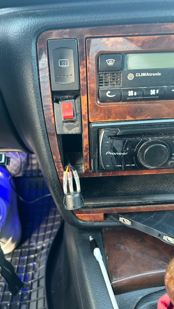 VW Passat 1.9 TDI, снимка 13 - Автомобили и джипове - 54626672
