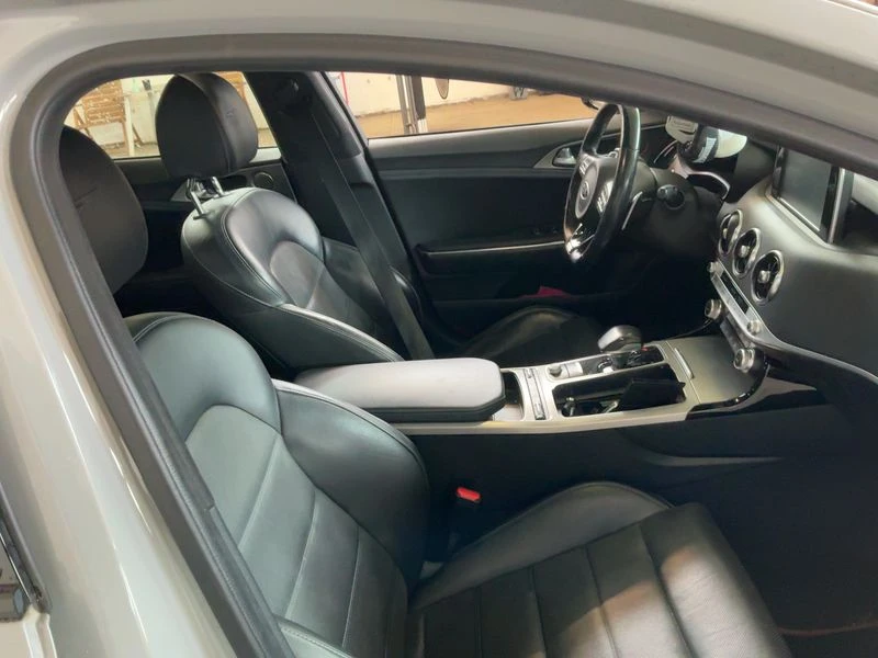 Kia Stinger, снимка 11 - Автомобили и джипове - 54779193