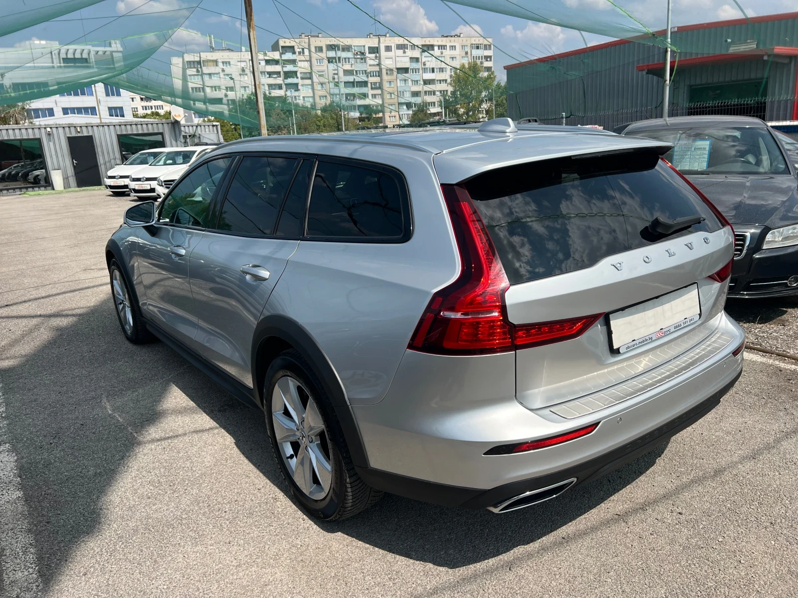 Volvo V60 Cross Country 2.0D AWD - изображение 3