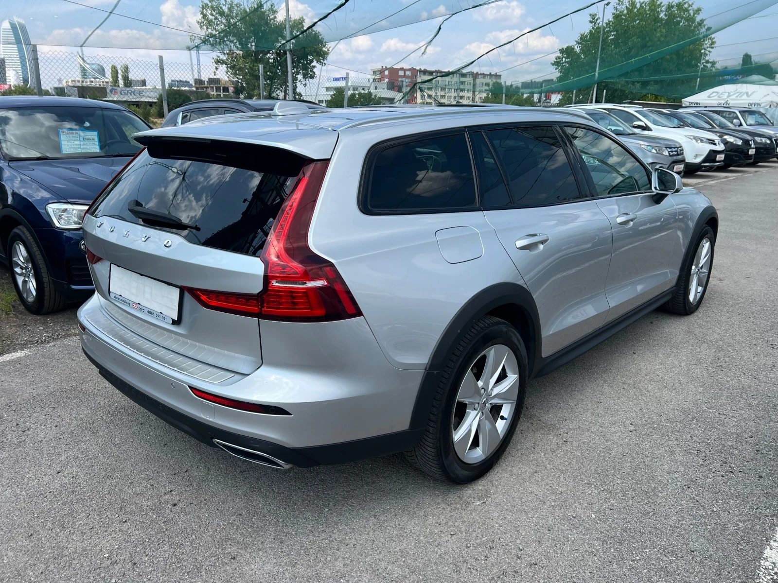 Volvo V60 Cross Country 2.0D AWD - изображение 5