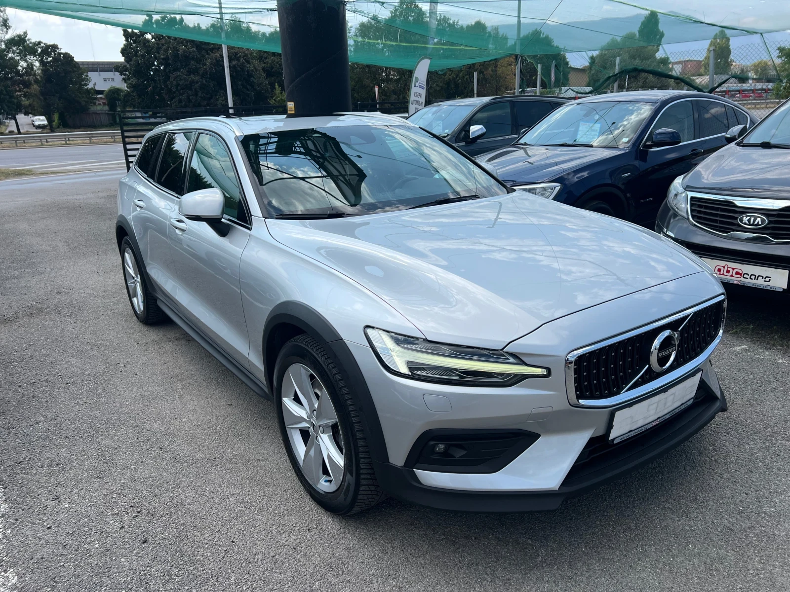 Volvo V60 Cross Country 2.0D AWD - изображение 6