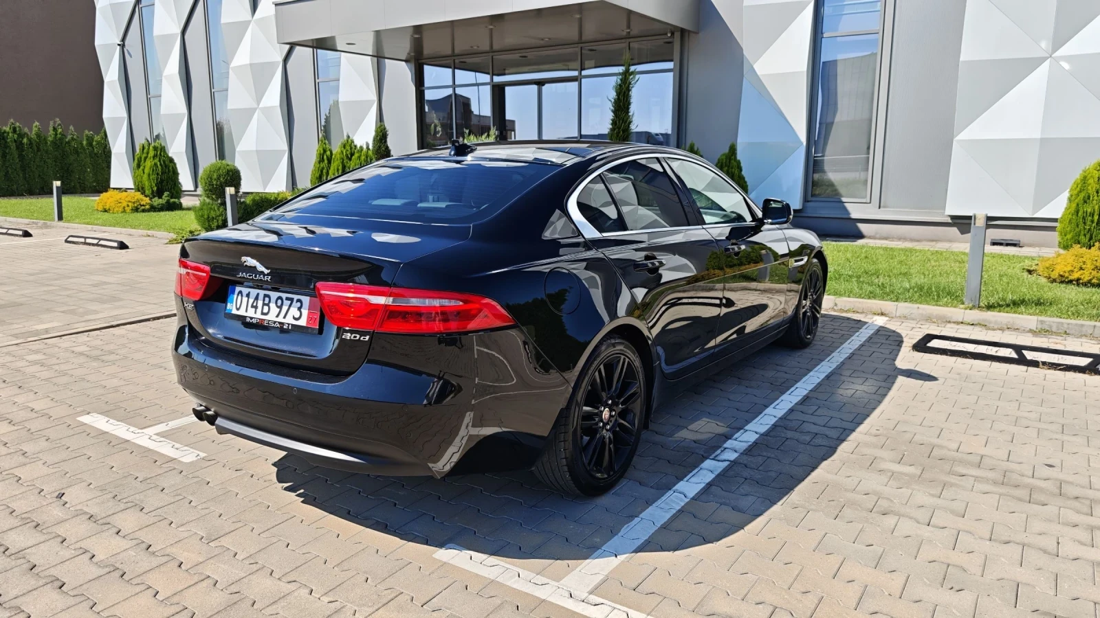 Jaguar XE 2.0d 180kc. sport 157000хил.!!! сервизна история  - изображение 4