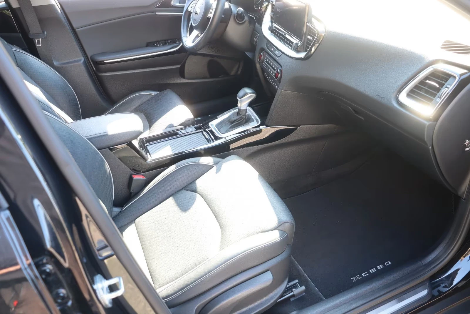 Kia XCeed PHEV1.6/141HP/PLATINUM/PANO/DIGITAL/768v | Mobile.bg   13