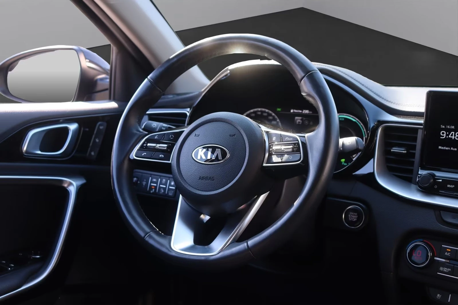 Kia XCeed PHEV1.6/141HP/PLATINUM/PANO/DIGITAL/768v - изображение 10