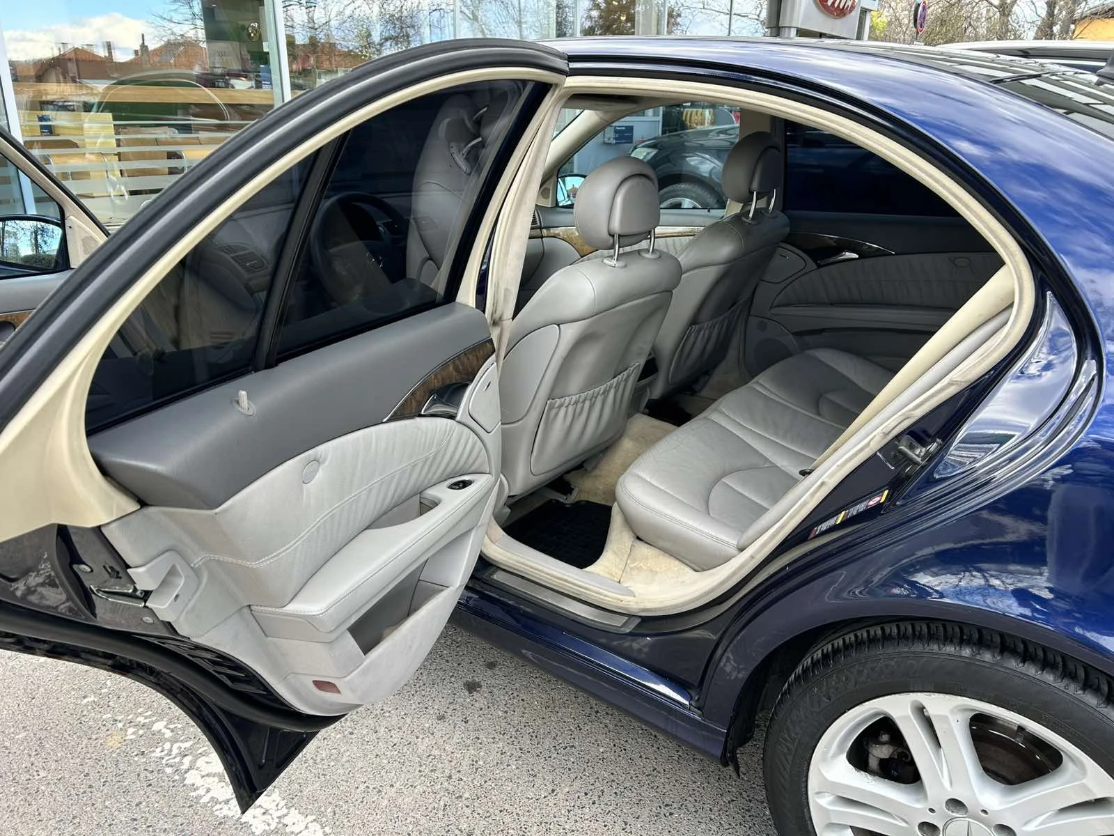 Mercedes-Benz E 280 3.0 v6 CDI AVANTGARDE, снимка 12 - Автомобили и джипове - 54191426