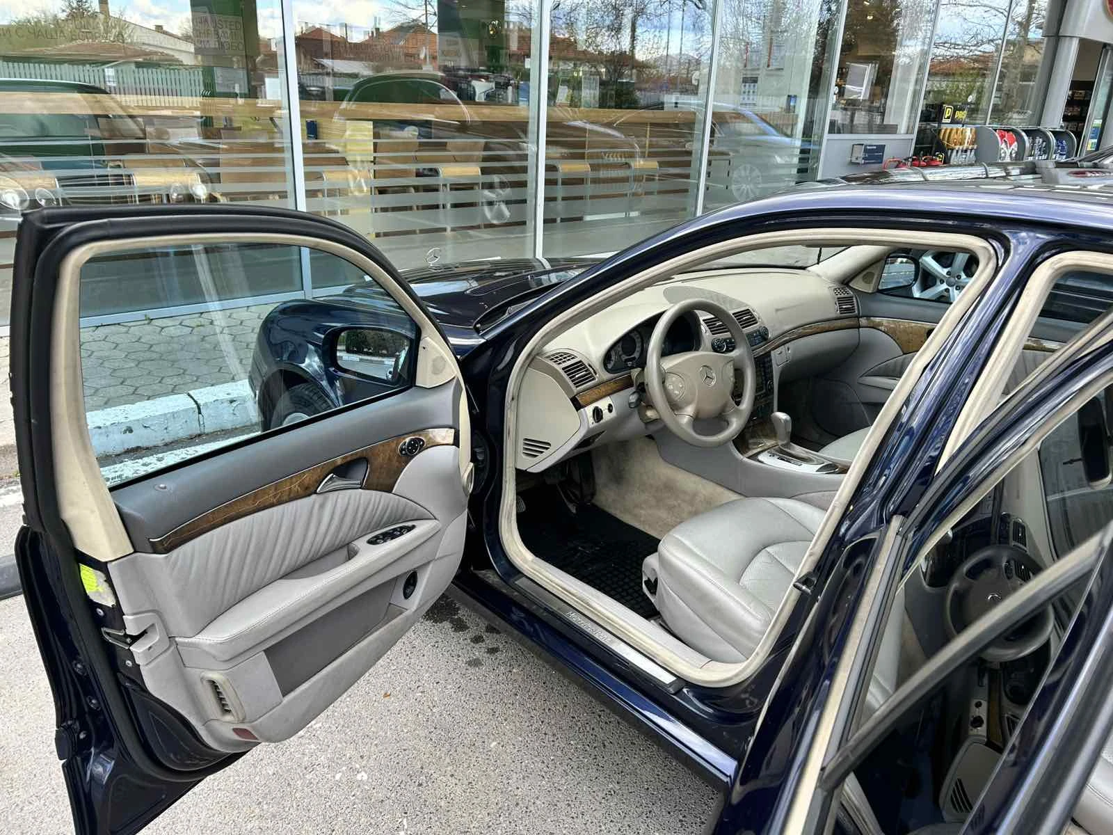Mercedes-Benz E 280 3.0 v6 CDI AVANTGARDE, снимка 9 - Автомобили и джипове - 54191426